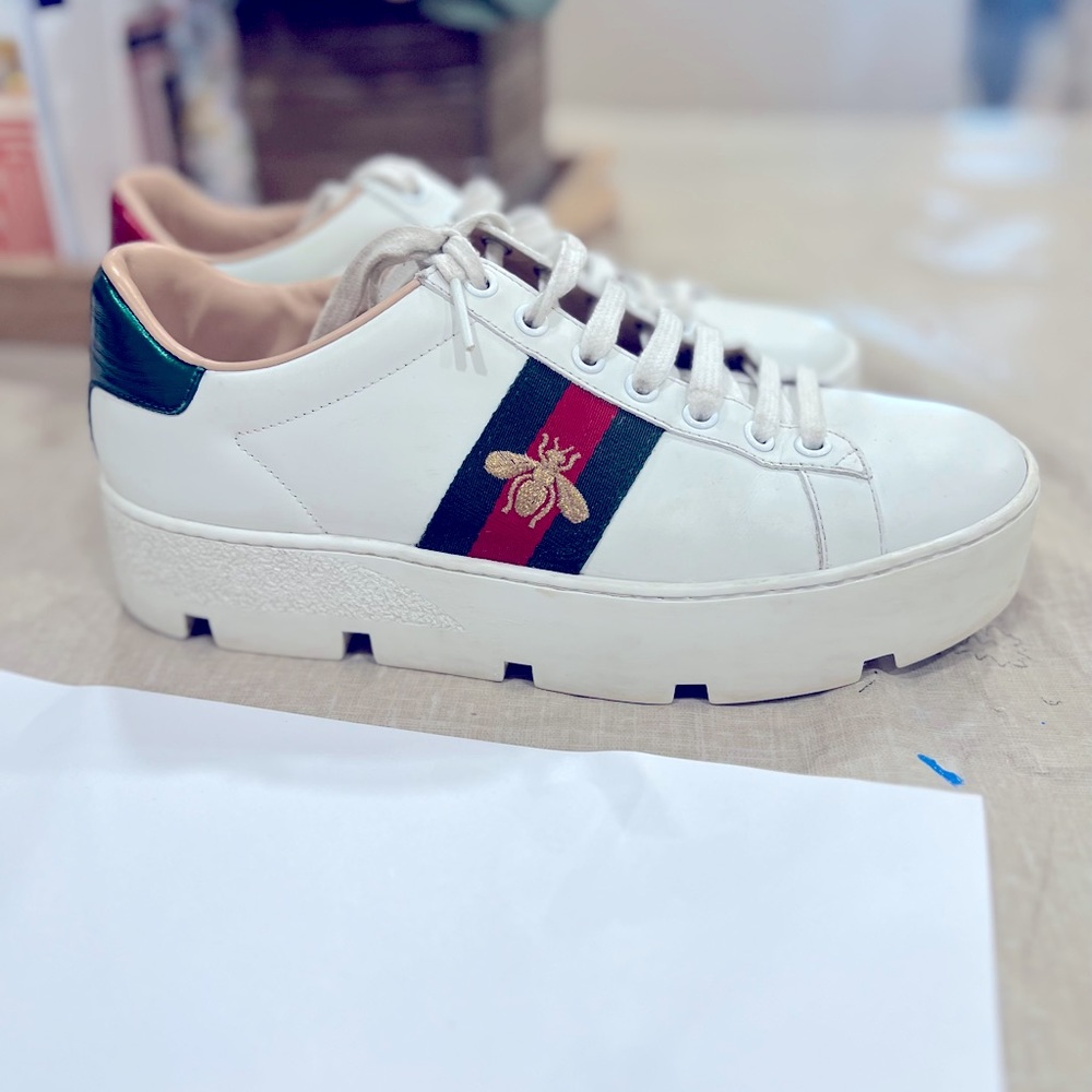 WOMEN'S ACE EMBROIDERED PLATFORM SNEAKER size 9 USA WOMEN! Amazing condition!